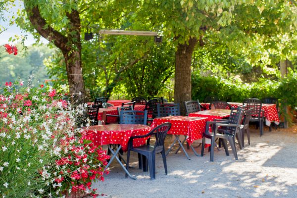 Terrasse extérieure du restaurant